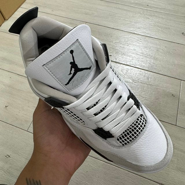 JORDAN 4