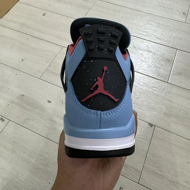 JORDAN 4