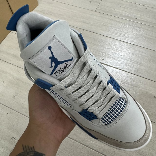 JORDAN 4