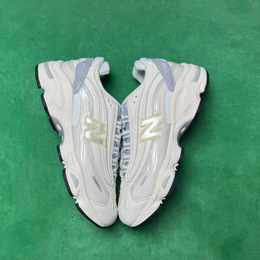 NEW BALANCE 1000