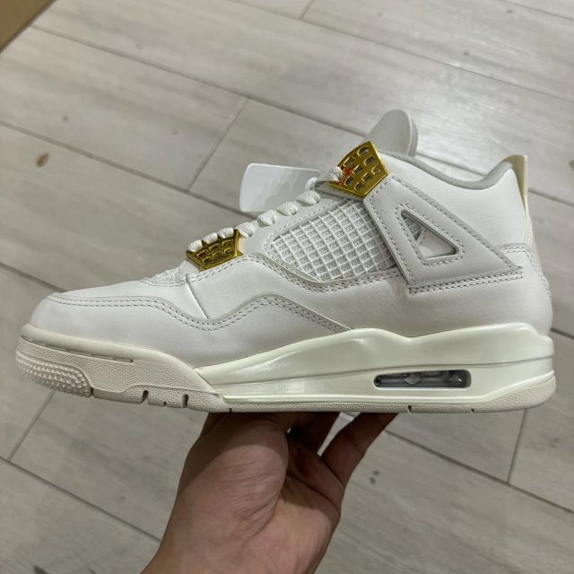 JORDAN 4