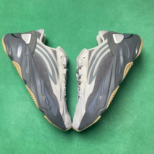 YEEZY BOOST 700 V2
