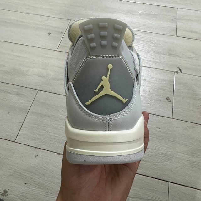 JORDAN 4