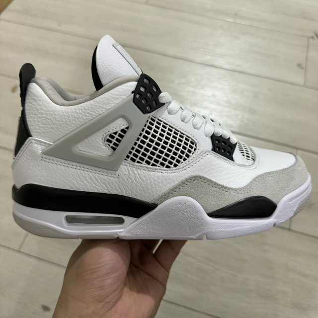 JORDAN 4