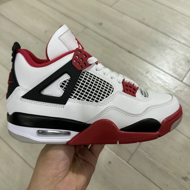 JORDAN 4