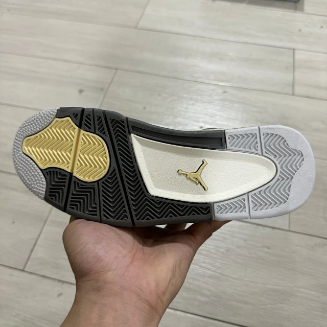 JORDAN 4